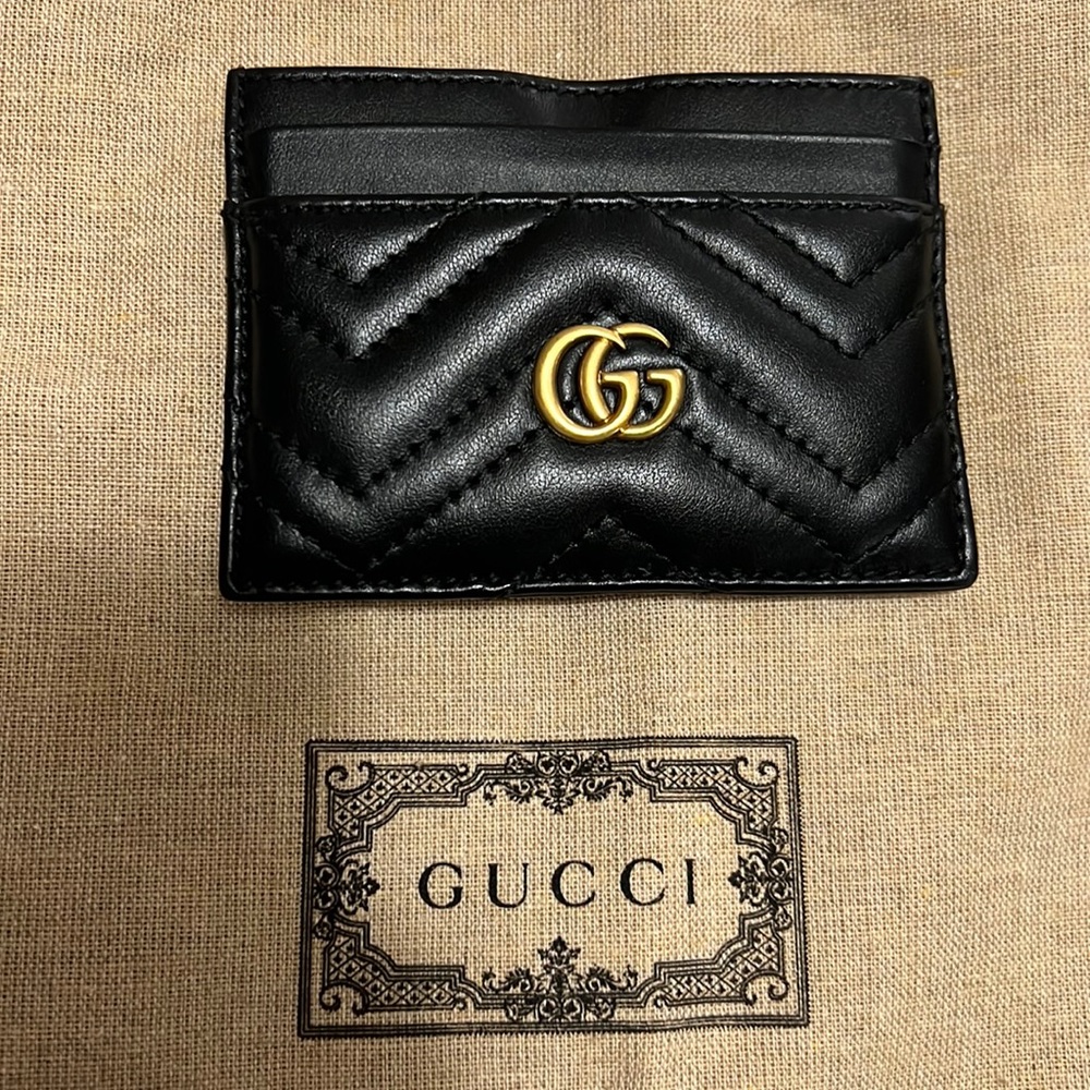 Gucci Marmont card holder - ok condition! 1 flaw, see detail below.
